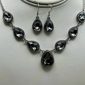 Elegant Silver Teardrop Necklace and Earring Set